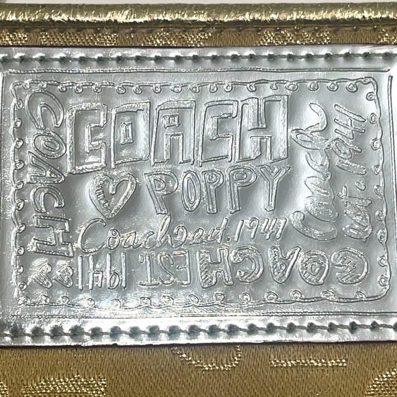 NWOT- COACH POPPY SIGNITURE WRISTLET - Picture 2 of 5